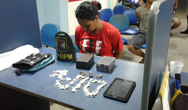 mulher-presa-trafico