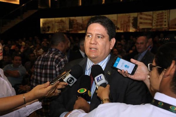 Ari-Moutinho-divulg-625x417