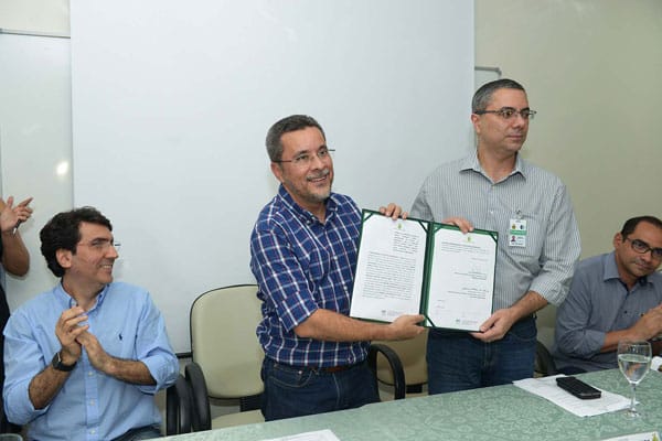 31-03-2016--FOTOS-ROBERTO-CARLO-ASSINATURA-DE-CONVENIO-ENTRE--UEA--E-HOSPITAL-ADRIANO-JORGE--(7)