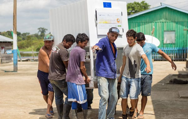3c980513-3b34-41ca-bb60-3f6cfffd714f_maquina-de-gelo-solar-instituto-mamiraua-2---foto-aline-fidelix