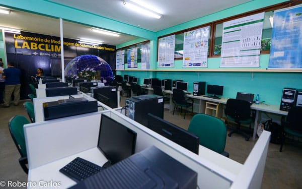 FOTOS-ROBERTO--CARLOS---UEA---NOVO--LABORATORIO-01-(7)